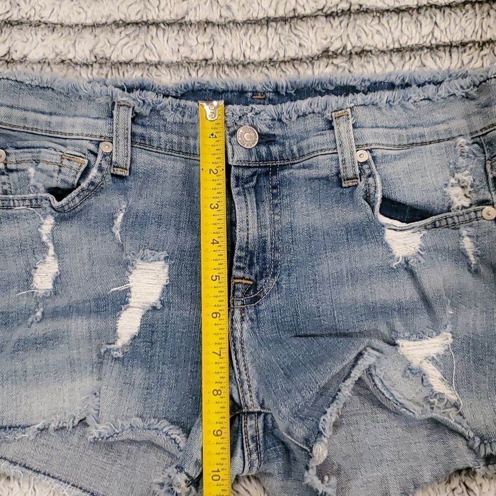 Light wash distressed 7 for all mankind jean shorts size 25 - Picture 7 of 9